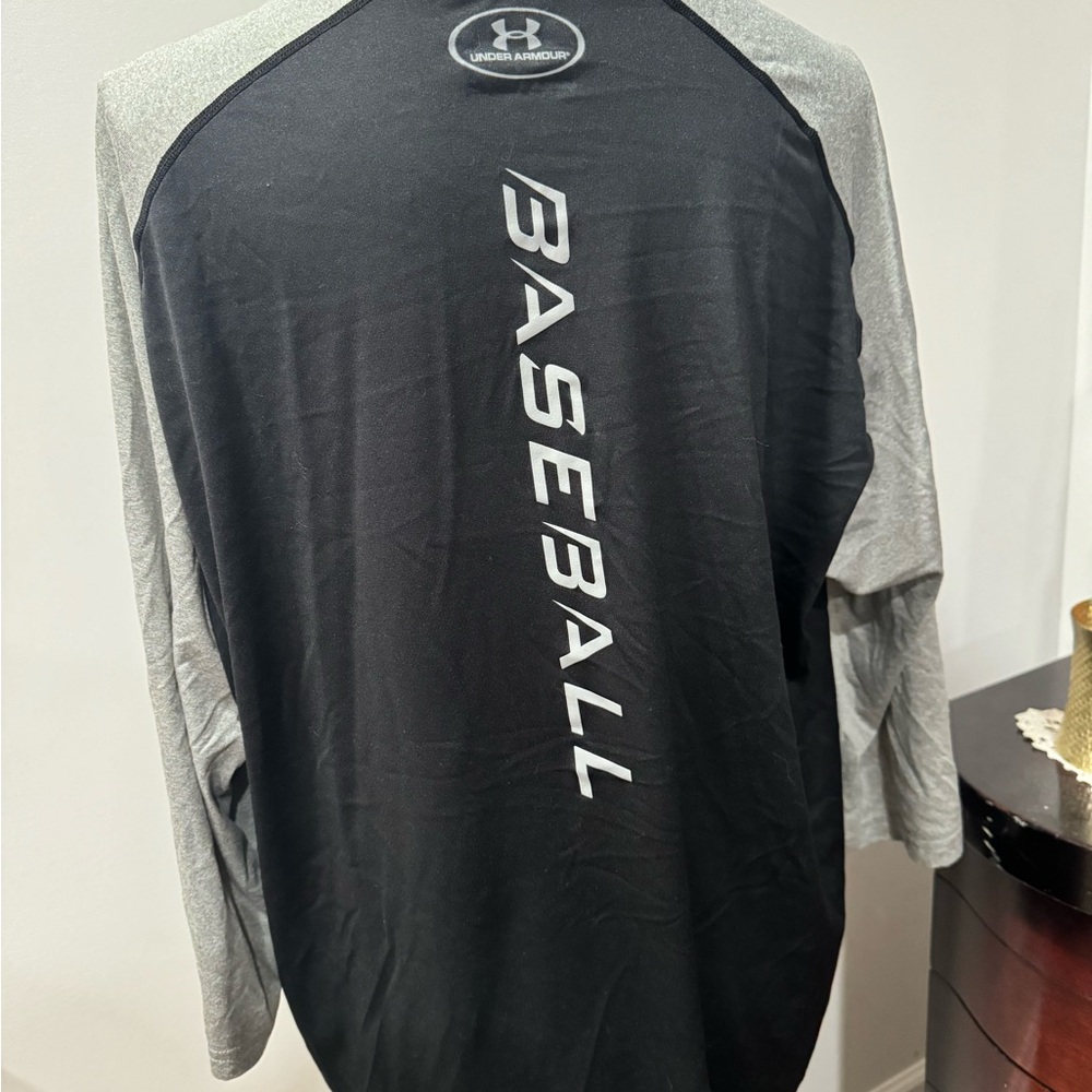 UNDER ARMOUR BASEBALL ⚾️ SHIRT - Picture 2 of 4